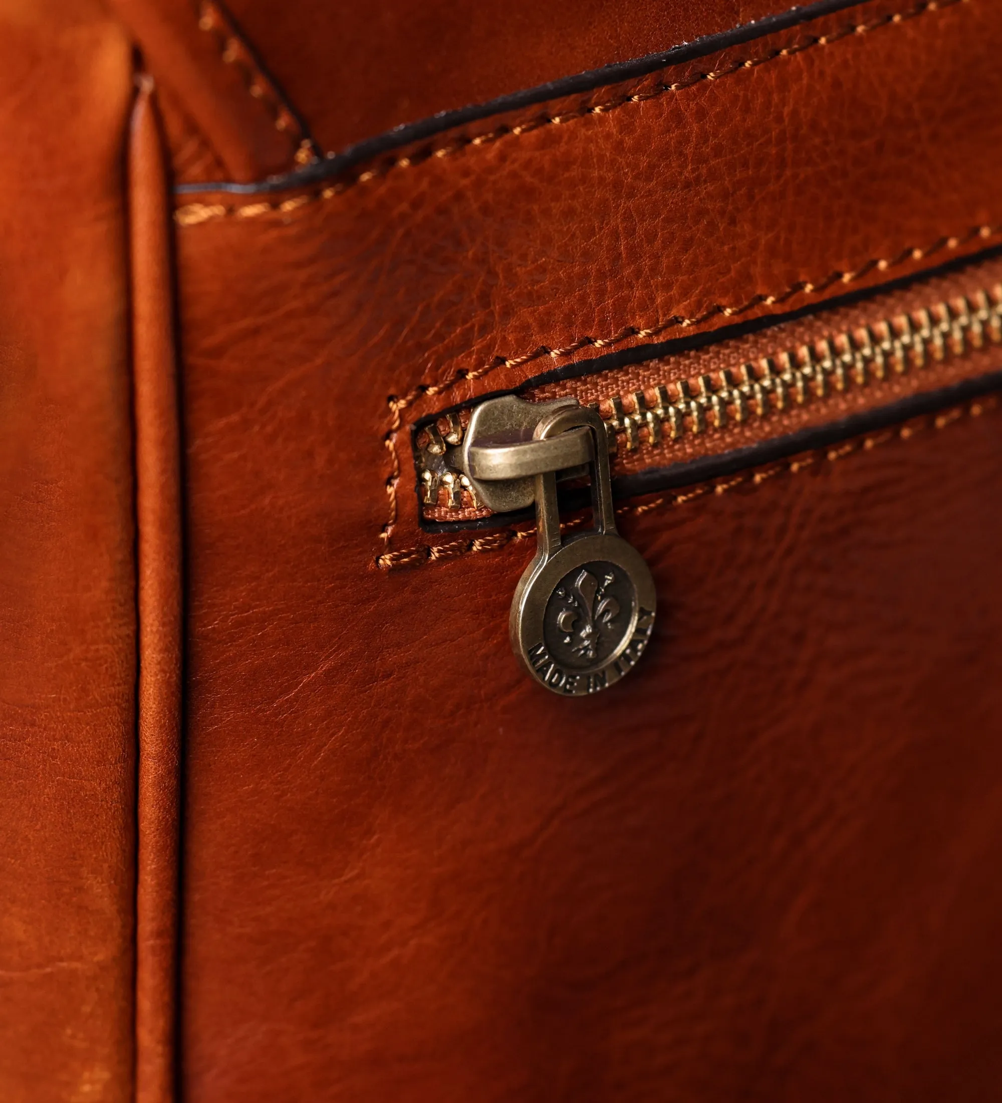 Leather Messenger Bag – The Stranger