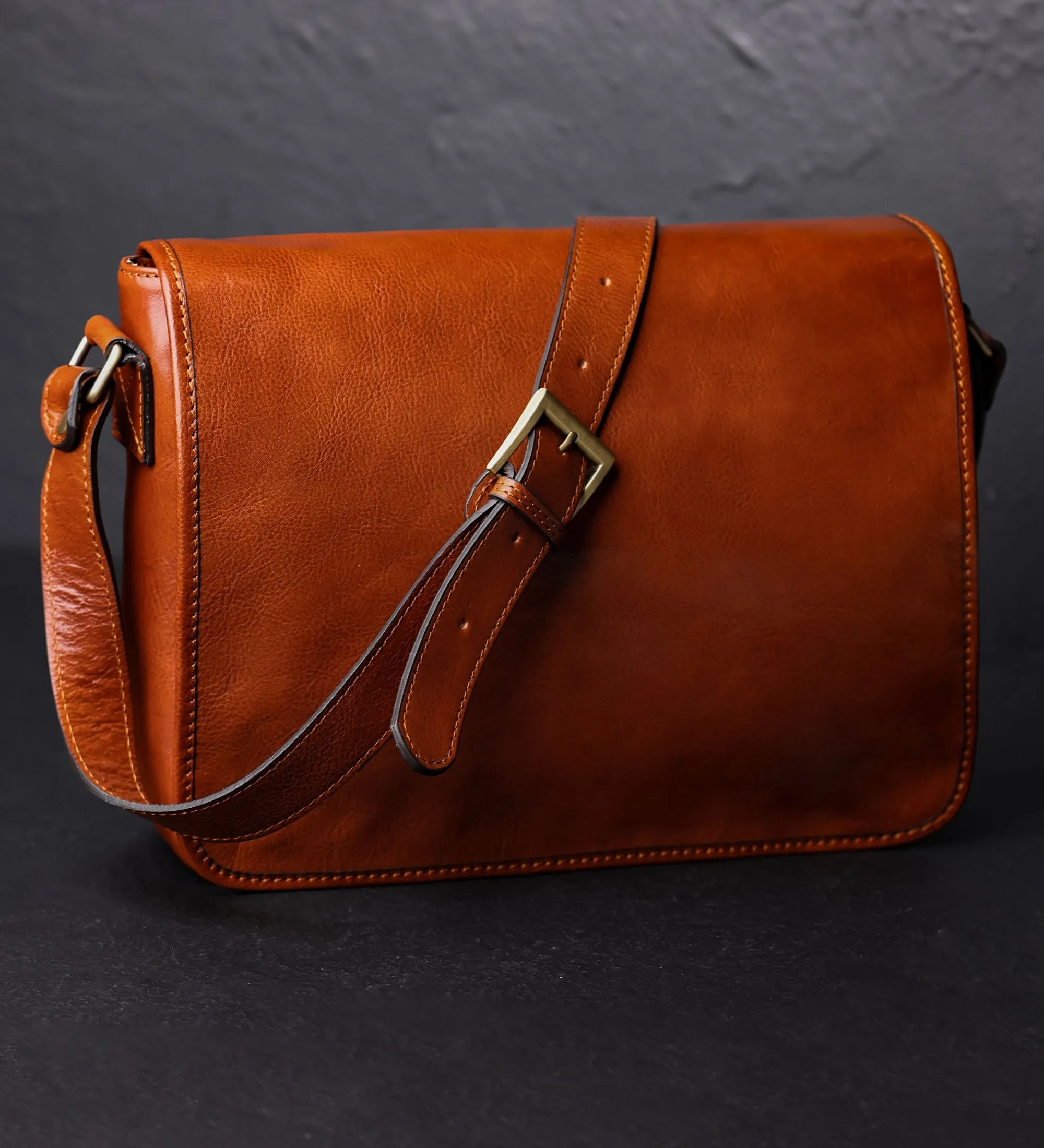 Leather Messenger Bag – The Stranger