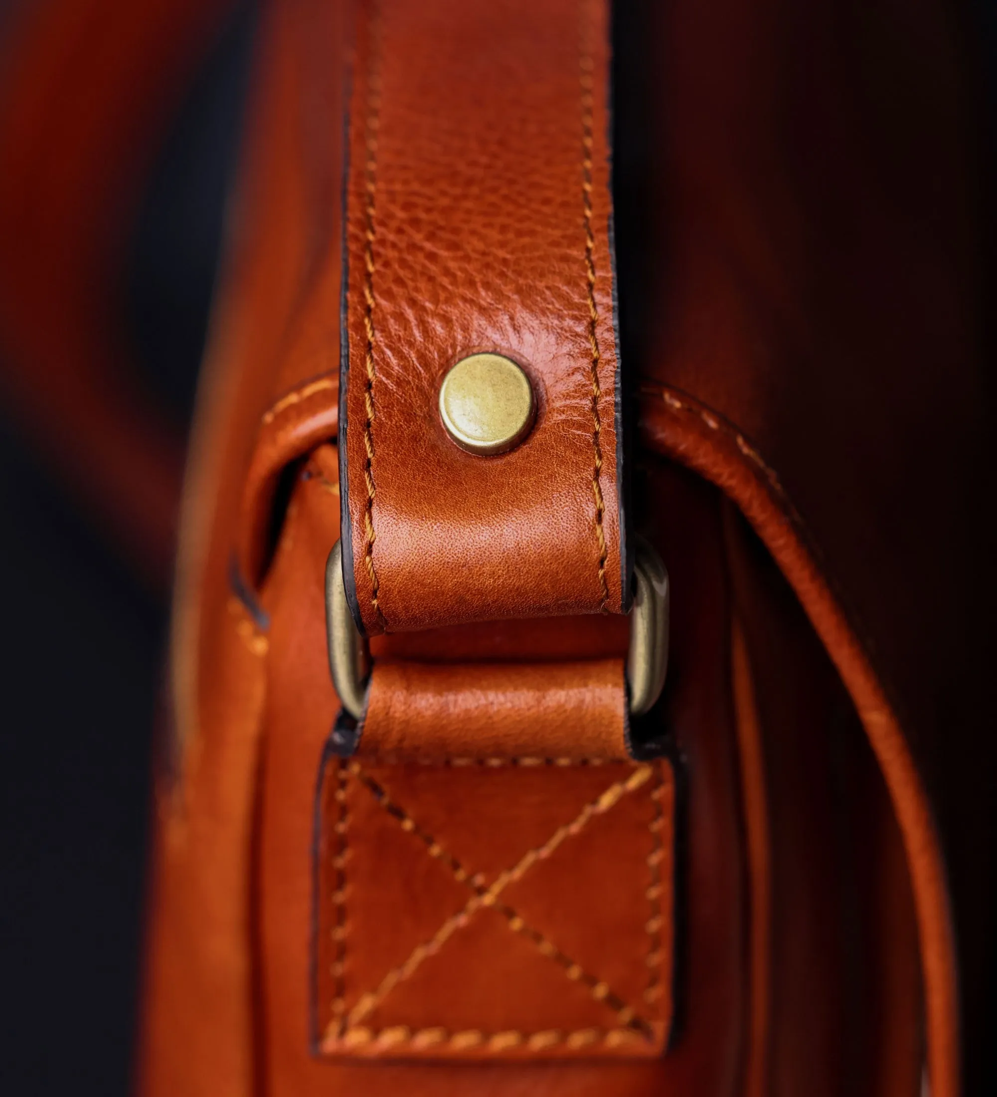 Leather Messenger Bag – The Stranger